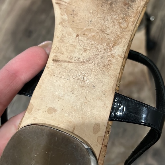 CHANEL cork & black patent with silver CC sandal - Picture 3 of 3